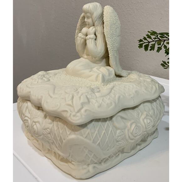 ￼Vtg Ornate Ceramic Cream Angel Roses Ribbon Weave Square Trinket Dish W Lid - Picture 4 of 10